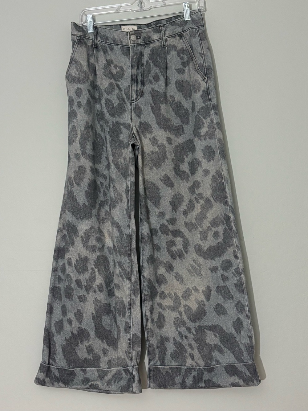 Pilcro leopard spot wide leg denim jeans 26